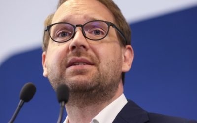 Fritz: „Nu e momentul” pentru ieșirea USR de la guvernare Liderul USR, Dominic Fritz, a abordat la Digi24 tensiunile din coaliția de guvernare și atacurile venite din partea PSD