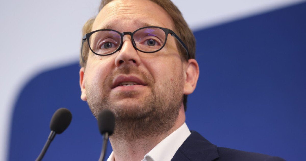 Fritz: „Nu e momentul” pentru ieșirea USR de la guvernare Liderul USR, Dominic Fritz, a abordat la Digi24 tensiunile din coaliția de guvernare și atacurile venite din partea PSD