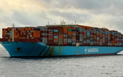 Maersk suspendă tranzitul prin strâmtoarea Ormuz, pe fondul tensiunilor. (63 caractere)