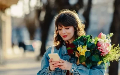 Bărbații au luat cu asalt piețele pentru a cumpăra cadouri de 8 Martie București, România – Piețele și târgurile din România au fost luate cu asalt de bărbați în această dimineață de duminică, în căutarea cadourilor perfecte pentru femeile importante din viața lor, cu ocazia Zilei Internaționale a Femeii, 8 Martie