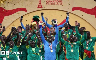 Maroc devine campioana Cupei Africii pe Națiuni 2025, după o decizie controversată Confederația Africană de Fotbal (CAF) a răsturnat rezultatul finalei Cupei Africii pe Națiuni 2025, declarând Marocul drept câștigătoare, după ce Senegalul a refuzat să mai joace în timpul meciului