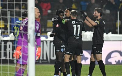Craiova, aproape de un transfer profitabil: Steven Nsimba, pe urmele Greciei Atacantul Steven Nsimba, vedeta Universității Craiova, este la un pas de a părăsi echipa olteană pentru a se alătura puternicei formații Olympiacos din Grecia