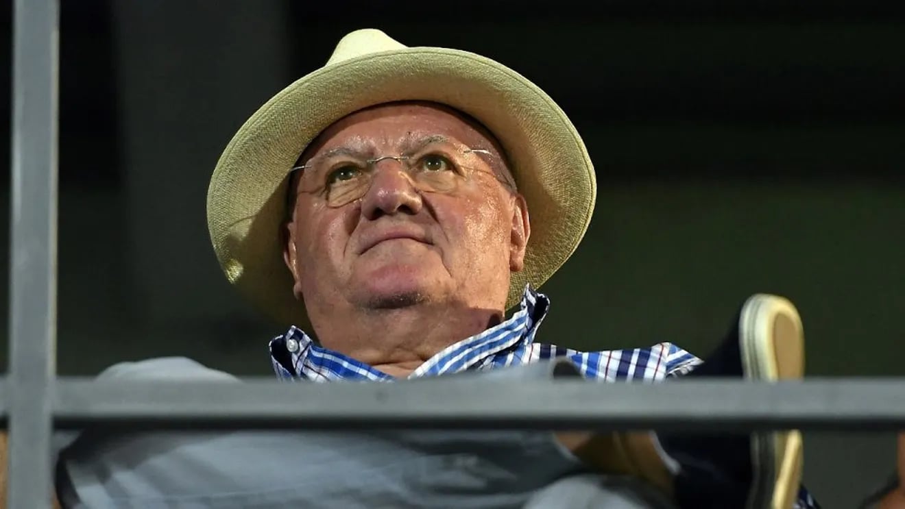Afacerile lui Mitică Dragomir în Dubai, puse pe pauză de războiul din Orientul Mijlociu Dumitru Dragomir, fostul șef al Ligii Profesioniste de Fotbal, a renunțat la planurile de a achiziționa două apartamente de lux în Dubai, evaluate la 2 milioane de euro