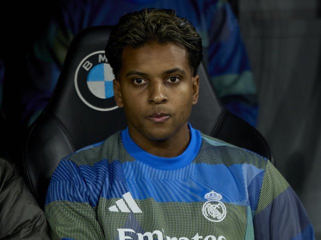 Accidentare gravă pentru Rodrygo: Atacantul Realului, absent până la finalul sezonului Atacantul brazilian Rodrygo, de la Real Madrid, va rata restul sezonului din cauza unei accidentări grave suferite la piciorul drept
