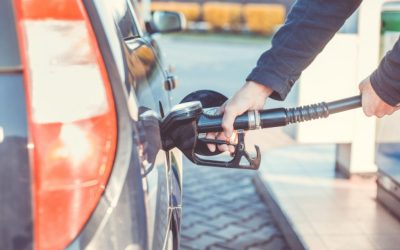 Măsuri urgente pentru reducerea prețului carburanților: Ministrul Energiei propune diminuarea TVA sau reducerea accizei Ministrul Energiei, Bogdan Ivan, a anunțat că, în urma unei ședințe de lucru programată pentru luni, vor fi discutate măsuri concrete pentru scăderea prețului carburanților