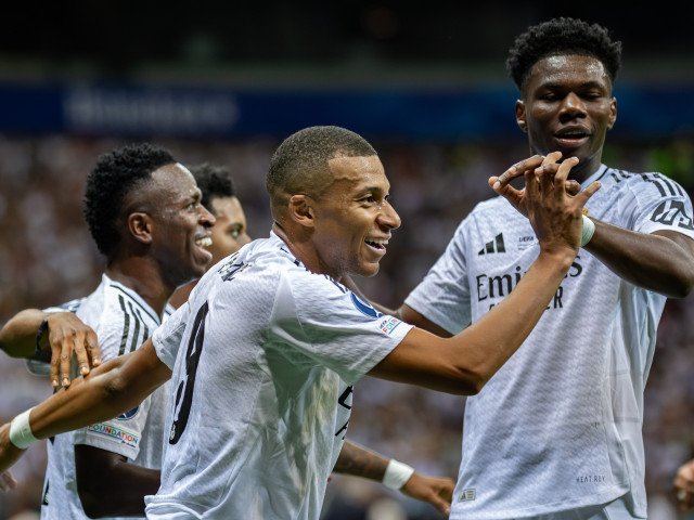 Real Madrid vrea să-i ofere lui Tchouameni un nou contract Aurelien Tchouameni, mijlocașul francez adus de Real Madrid în 2022, este pe cale să primească o ofertă de prelungire a contractului