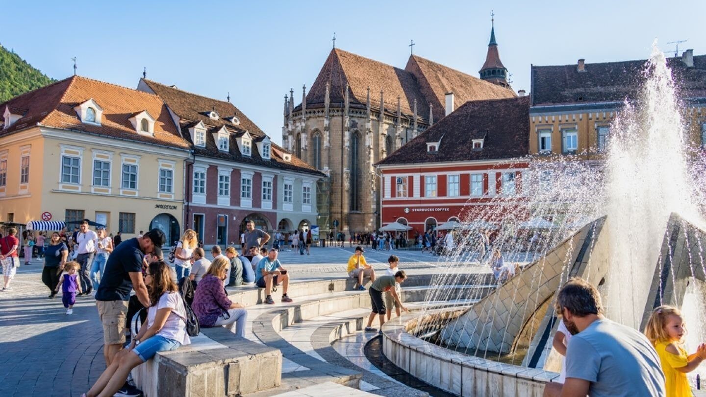 România, a doua cea mai căutată destinație de turiștii britanici România urcă rapid în topul preferințelor turiștilor britanici, clasându-se pe locul al doilea, imediat după Polonia, în rândul destinațiilor est-europene