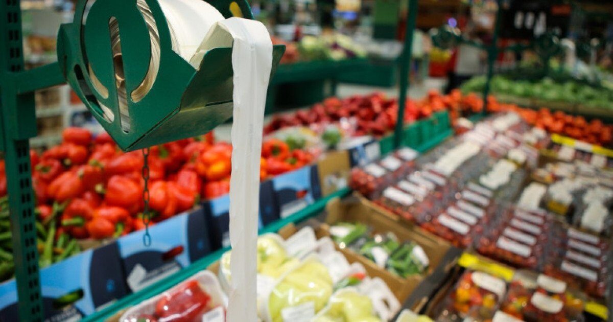 Ministrul Agriculturii cere investigații privind adaosurile la alimente Florin Barbu, ministrul Agriculturii, a solicitat Consiliului Concurenței să investigheze adaosurile comerciale de pe lanțul de aprovizionare cu alimente, care ar putea afecta fermierii români și consumatorii