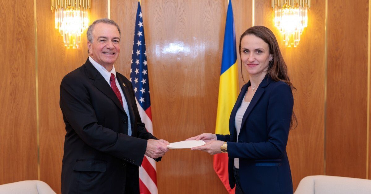 Ambasadorul SUA și Ministrul Afacerilor Externe, discuții despre consolidarea parteneriatului strategic Bucureștiul a fost scena unei întâlniri importante între ambasadorul Statelor Unite ale Americii în România, Darryl Nirenberg, și ministrul român de externe, Oana Țoiu