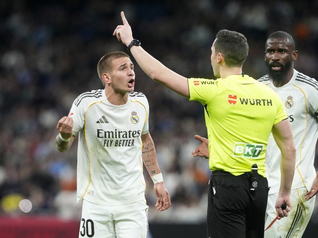 U Cluj și Barcelona, în prim-planul fotbalului european: rezumatul serii Meciuri importante au animat scena fotbalistică marți seară, cu dueluri în Cupa României și în Cupa Spaniei