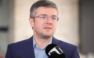 Guvernul analizează săptămânal prețurile la carburanți, dar exclude măsuri rapide Ministrul Economiei, Irineu Darău, a declarat că Executivul monitorizează constant prețurile la motorină și benzină, dar nu intenționează să adopte măsuri imediate