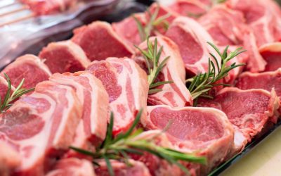 Carnea de porc congelată nu va mai fi vândută ca „proaspătă”: Modificări legislative în pregătire Ministerul Agriculturii și Dezvoltării Rurale (MADR) va ajusta legislația pentru a opri comercializarea cărnii de porc congelate, importată din Uniunea Europeană, sub eticheta de „proaspătă.” Anunțul a fost făcut miercuri de ministrul de resort, Florin Barbu, în urma unei întâlniri cu reprezentanții crescătorilor de porci