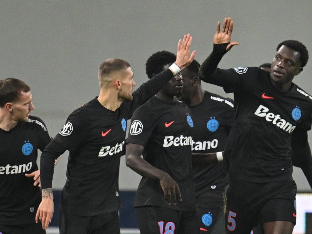 Joao Paulo, folosit în defensivă de Rădoi, dar și de selecționerul Capului Verde FCSB-ul se confruntă cu probleme de lot înaintea meciului din play-out cu Botoșani, în timp ce fundașul Joao Paulo a fost folosit de selecționerul Capului Verde în defensivă, deși evoluțiile sale par să sugereze un alt post