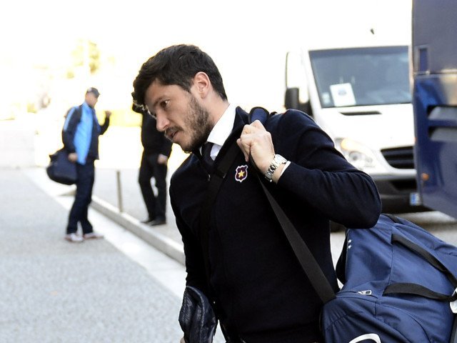 Cristi Tănase, obligat de instanță să plătească pensie alimentară pentru fiica sa Fostul fotbalist Cristi Tănase a fost obligat de instanță să plătească o pensie alimentară lunară de 2.500 de lei pentru fiica sa, în urma divorțului de Adina Maria