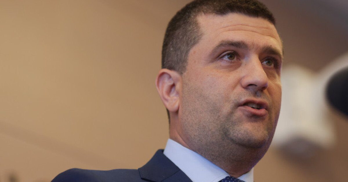 Instabilitate politică: Miruță avertizează asupra riscurilor demisiei lui Bolojan Ministrul Apărării, Radu Miruță, a exprimat îngrijorări cu privire la posibilele consecințe ale unei eventuale demisii a premierului Ilie Bolojan