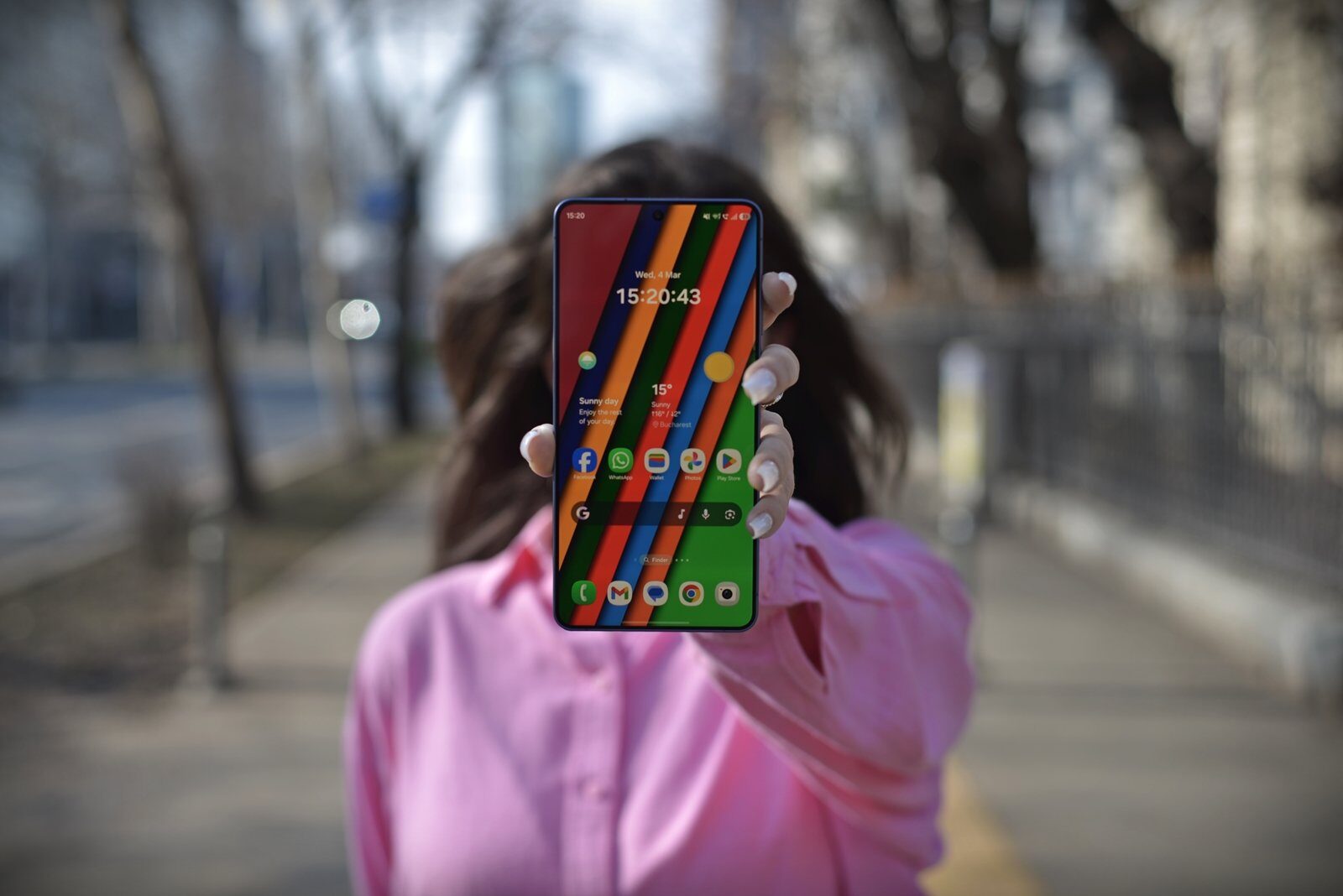 Samsung Galaxy S26 Ultra: un nou telefon promite performanțe, dar ridică semne de întrebare Samsung a lansat recent cel mai nou model de telefon din gama sa de top, Galaxy S26 Ultra, care vine cu un preț mai mare decât predecesorul său