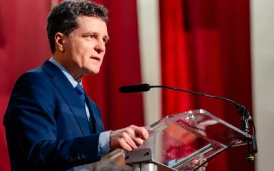 Președintele Nicușor Dan despre scumpirea carburanților: Taxele nu vor fi reduse, dar se monitorizează piața Președintele Nicușor Dan a abordat recent problema scumpirii carburanților, subliniind limitele pe care le au autoritățile în a interveni rapid asupra prețurilor de la pompă