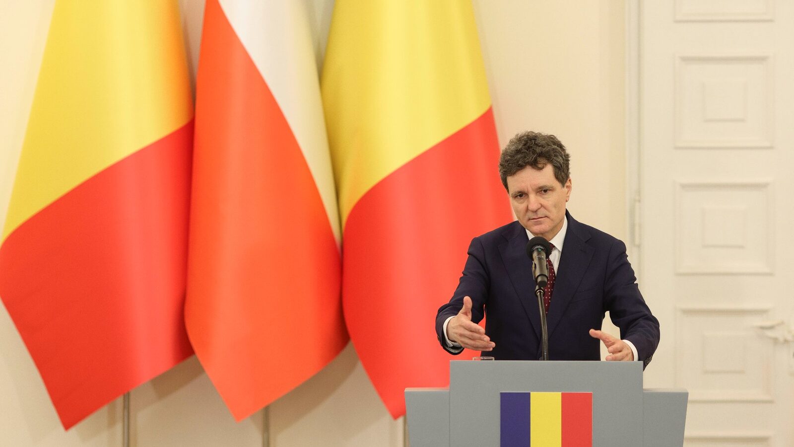 România, sub protecția nucleară NATO: Nicușor Dan, despre temerile legate de extinderea conflictului Președintele României, Nicușor Dan, a reiterat poziția țării privind securitatea nucleară, subliniind că România este protejată de umbrela NATO