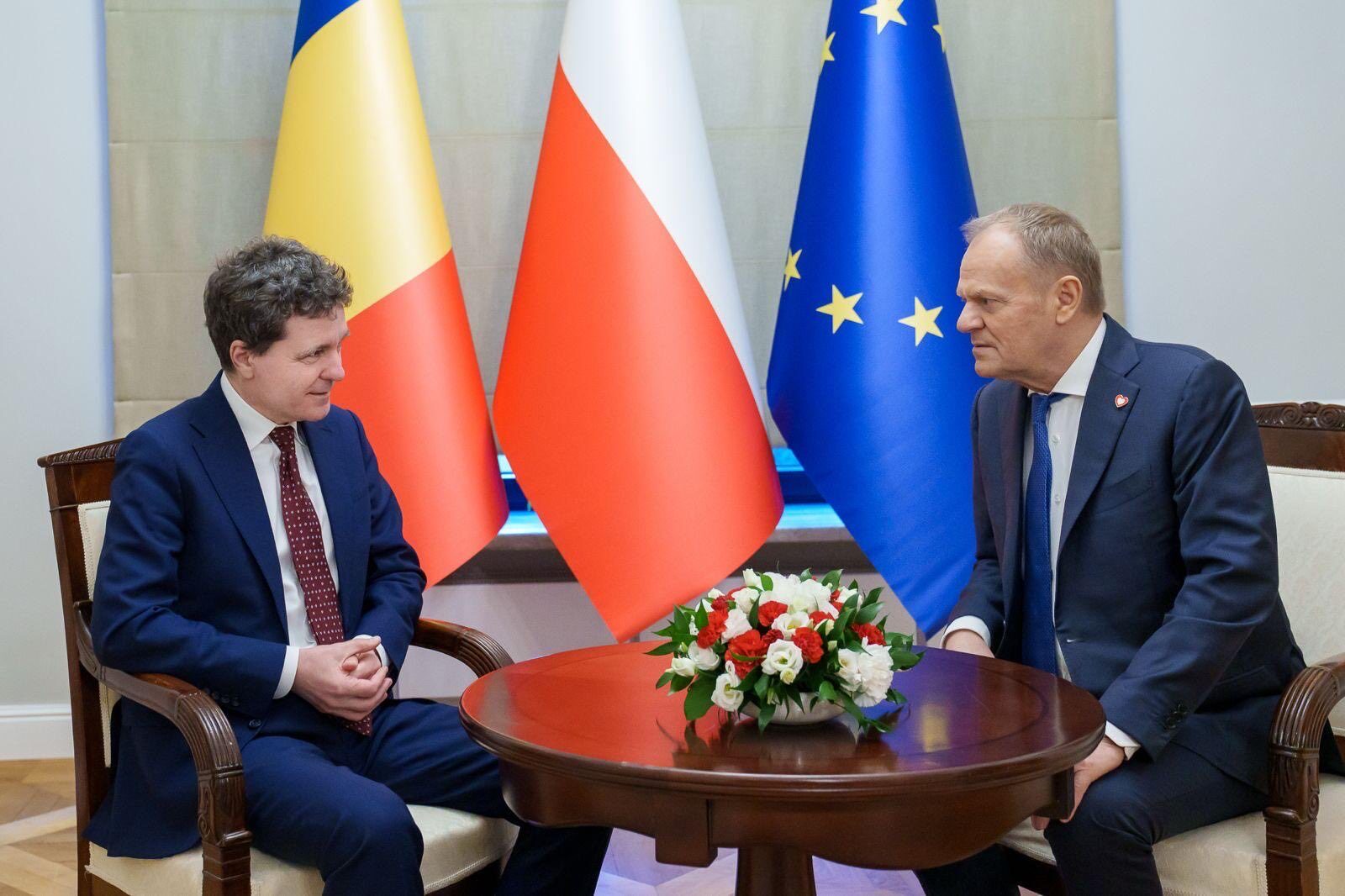 Nicușor Dan, la Varșovia: Discuții despre securitate, apărare și integrare europeană Primarul general al capitalei României, Nicușor Dan, a efectuat o vizită oficială în Polonia, unde s-a întâlnit cu oficiali de rang înalt, inclusiv cu premierul Donald Tusk