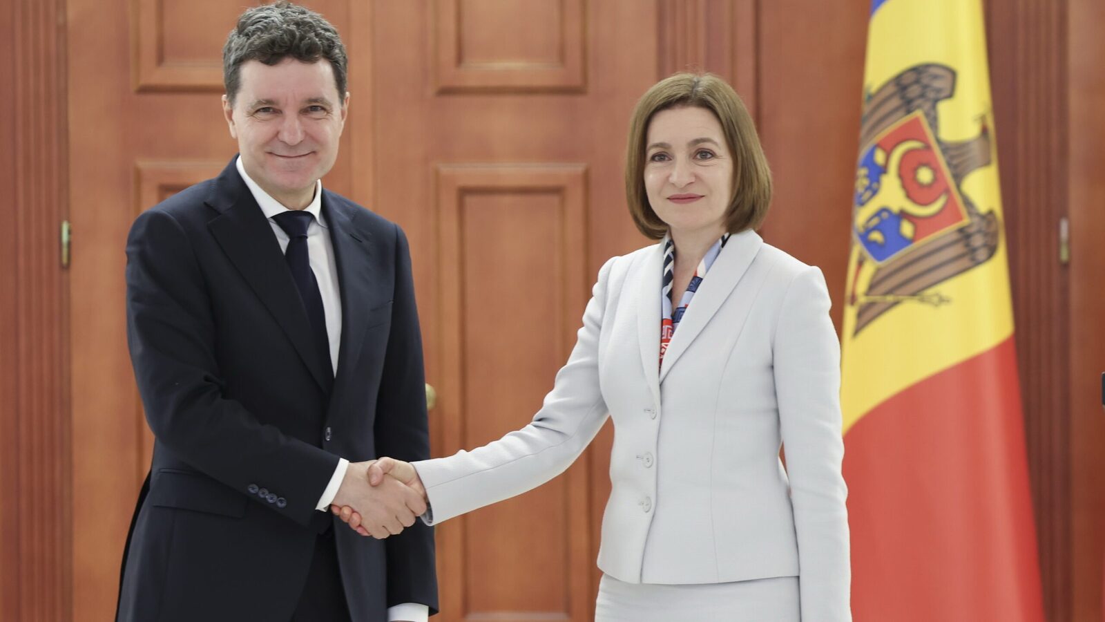 Un fost oficial moldovean de informații, acuzat de spionaj în favoarea Belarusului, viza compromiterea lui Nicușor Dan și a Maiei Sandu Un caz complex de spionaj și contraspionaj, axat pe activitățile lui Alexandru Bălan, fostul șef al contraspionajului din Republica Moldova, a fost analizat în cadrul podcastului „Contrapunct EVZ” difuzat pe canalul de YouTube „HAI România!”