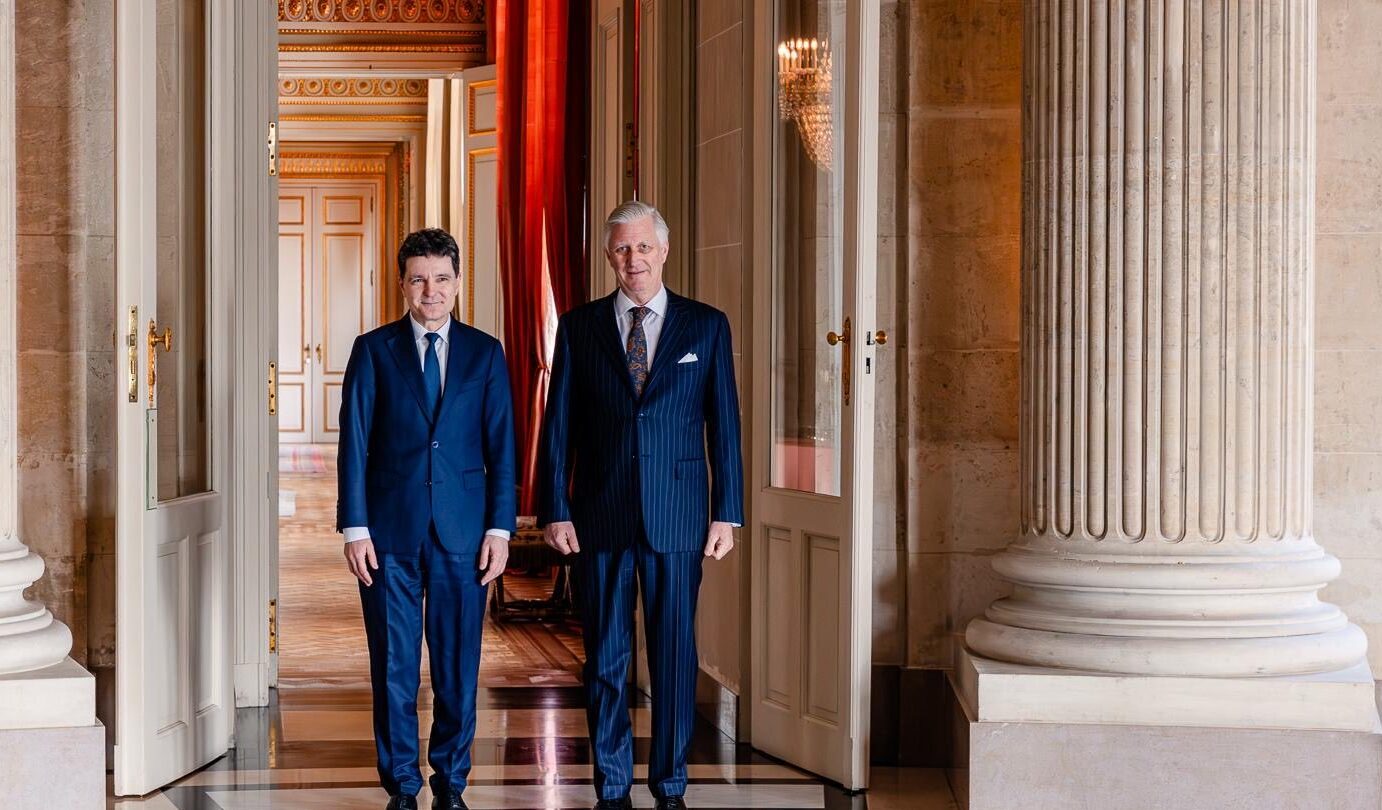 Nicușor Dan s-a întâlnit cu Regele Belgiei la Bruxelles Primarul general al Capitalei, Nicușor Dan, a avut o întrevedere cu Majestatea Sa Philippe, Regele Belgiei, vineri, la Castelul Regal din Laeken, lângă Bruxelles