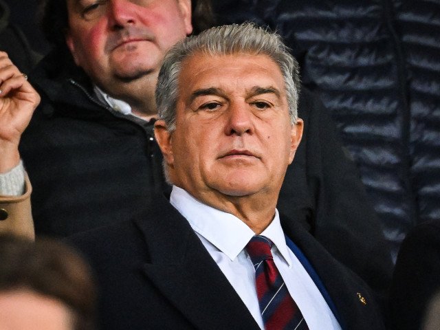 Barcelona, incertă în privința unui transfer major în această vară Președintele Barcelonei, Joan Laporta, a sugerat că echipa nu este sigură de efectuarea unui transfer important în perioada de mercato estivală