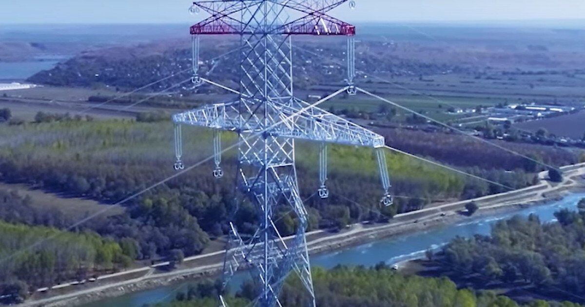 Bolojan anunță măsuri dure împotriva „băieților deștepți” din energie Premierul Ilie Bolojan a declarat că va face publice, în aprilie, numele celor pe care îi numește „băieți deștepți” din energie, care „blochează capacități”