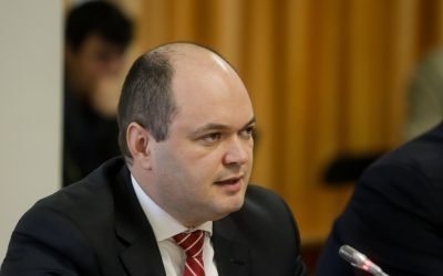 Guvernul nu poate suporta o scădere a accizelor la combustibili, spune consilierul premierului Economistul Ionuț Dumitru, consilier onorific al premierului, a declarat că statul român se confruntă cu constrângeri bugetare semnificative și nu are posibilitatea de a acoperi o diferență mare de preț la pompă cu fonduri publice
