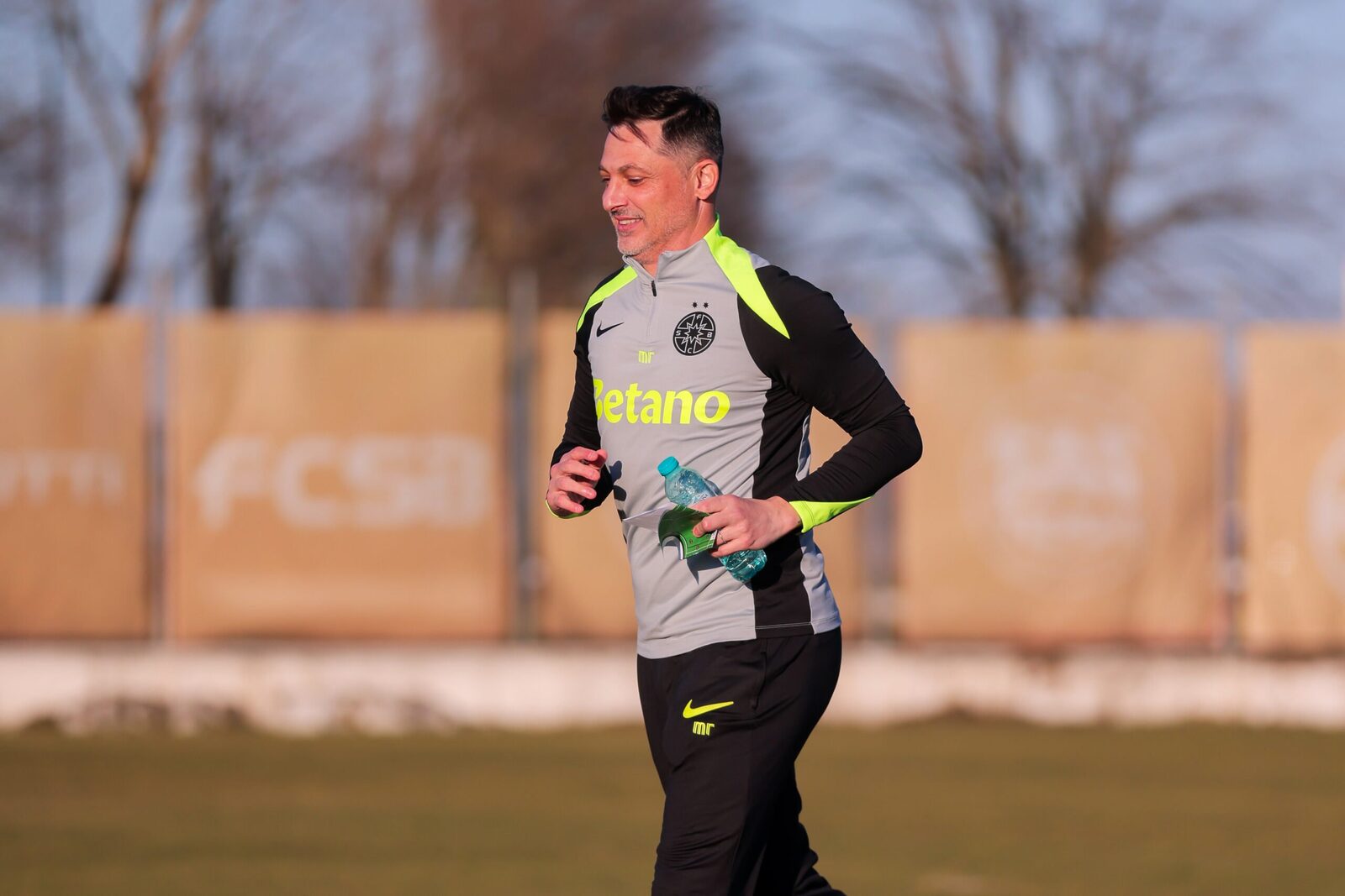 Rădoi revine la FCSB, dar nu pro bono Mirel Rădoi a acceptat să preia echipa FCSB, după demisia antrenorului Elias Charalambous, dar nu va activa pe gratis