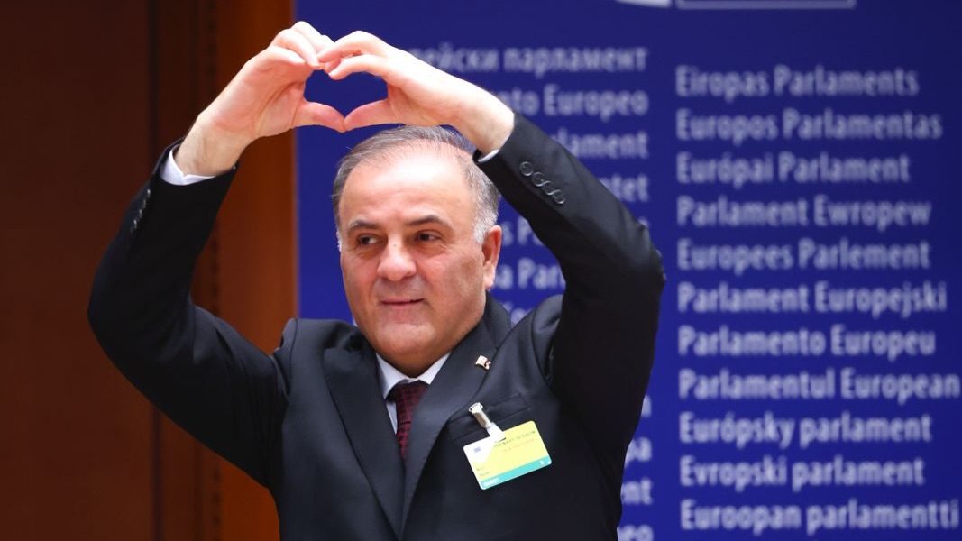 Europa închide ochii la derapajele democratice din Turcia, acuză primarul interimar al Istanbulului Nuri Aslan, primarul interimar al Istanbulului, a lansat un atac dur la adresa Europei, acuzând-o că închide ochii la regresul democratic din Turcia din cauza intereselor strategice și economice