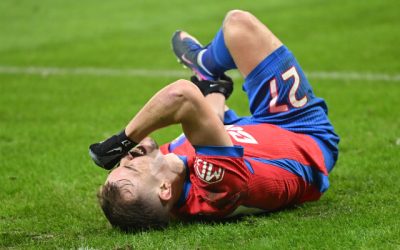 Odada, suspendat după faultul grav asupra lui Olaru; FCSB, în play-out Richard Odada, jucătorul formației UTA Arad, a fost suspendat două etape și amendat cu 3.000 de lei de Comisia de Disciplină a Federației Române de Fotbal (FRF)