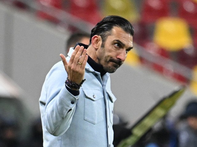 Charalambous și-a dat demisia de la FCSB, presa din Cipru reacționează Elias Charalambous, antrenorul echipei FCSB, a demisionat după înfrângerea suferită de echipa sa în fața Universității Cluj, scor 1-3