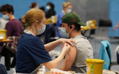 Focar de meningită în Marea Britanie: România, printre țările fără vaccin inclus în schema națională Un focar de meningită în Marea Britanie a dus la două decese și zeci de îmbolnăviri, ridicând semne de întrebare cu privire la gradul de pregătire al Europei în fața unei eventuale răspândiri a bolii