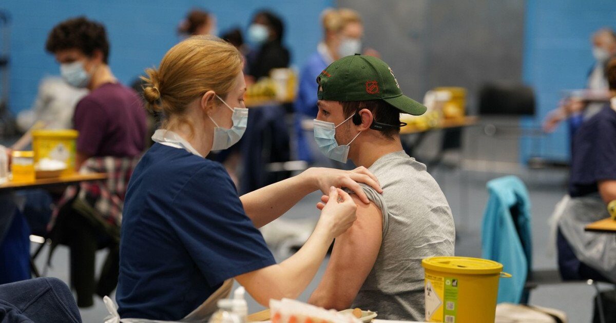 Focar de meningită în Marea Britanie: România, printre țările fără vaccin inclus în schema națională Un focar de meningită în Marea Britanie a dus la două decese și zeci de îmbolnăviri, ridicând semne de întrebare cu privire la gradul de pregătire al Europei în fața unei eventuale răspândiri a bolii