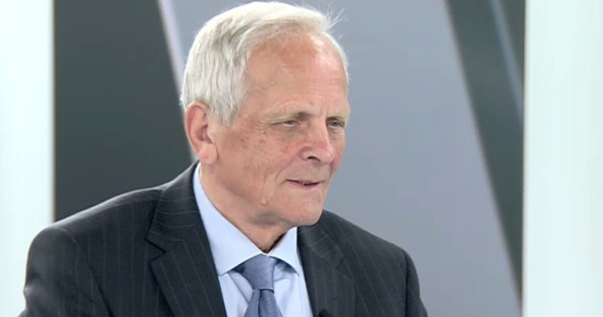 Stolojan avertizează asupra reducerii accizelor la combustibili: „Nu întreaga țară are aceleași suferințe” Fostul premier al României, Theodor Stolojan, a abordat la Digi24 situația economică actuală, marcată de creșterea prețurilor la carburanți și impactul aferent asupra prețurilor alimentelor