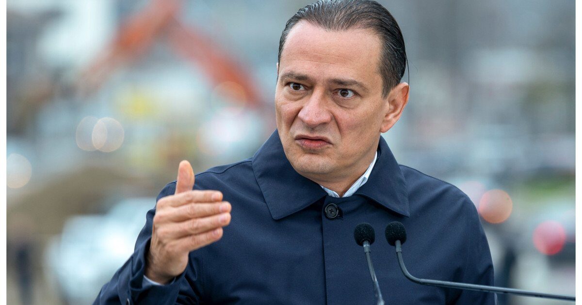 Băluță îl atacă pe Bolojan: „Frânează România”. Acesta, „și-a dovedit limitele”