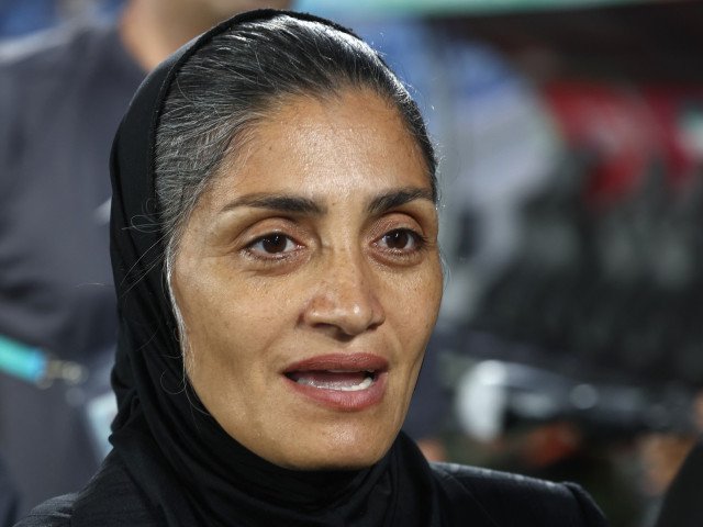 Fotbalul iranian „sparge” doliul național și joacă la Cupa Asiei, pe fondul tensiunilor geopolitice Echipa feminină de fotbal a Iranului a participat la Cupa Asiei, competiție organizată în Australia, sfidând astfel suspendarea meciurilor de fotbal impusă de regimul de la Teheran
