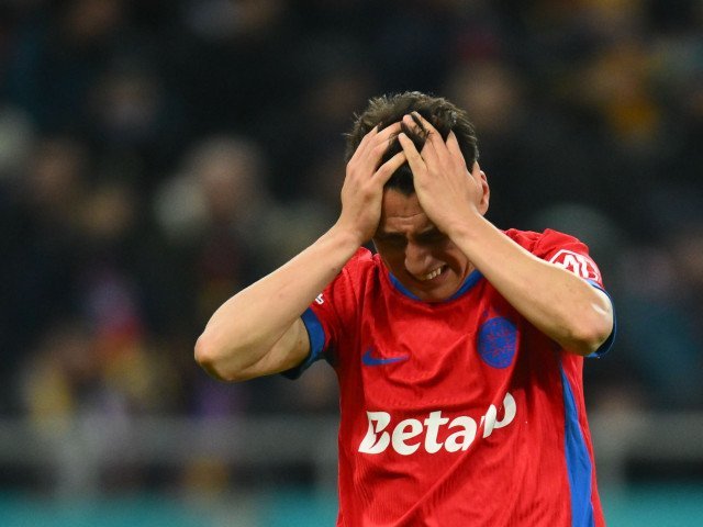 Răsturnare de situație la FCSB: Radunovic, amendat și trimis pe banca de rezerve Fundașul stânga al FCSB, Risto Radunovic, a fost amendat cu 20.000 de euro de Gigi Becali și va începe meciul cu UTA Arad de pe banca de rezerve