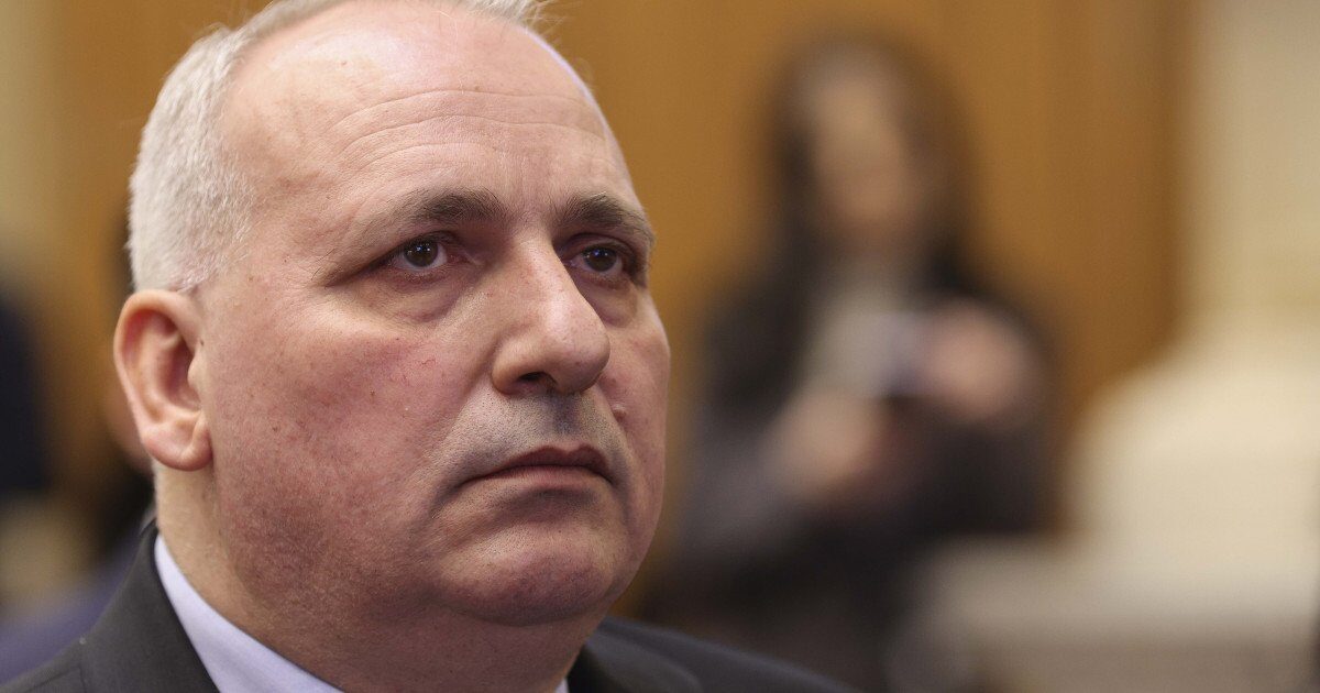 Viorel Cerbu, propus pentru șefia DNA: Experiență vastă și planuri pentru un parchet „partener social” București, 2 martie 2024 – Ministerul Justiției a făcut publică luni, 2 martie, propunerea oficială pentru funcția de procuror-șef al Direcției Naționale Anticorupție (DNA): Viorel Cerbu