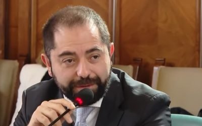 Radu Burnete: România are nevoie de investiții private și reforme urgente Consilierul prezidențial Radu Burnete a subliniat, în cadrul dezbaterii „România: creștere economică bazată pe competitivitate”, că țara noastră nu poate progresa doar prin capital intern