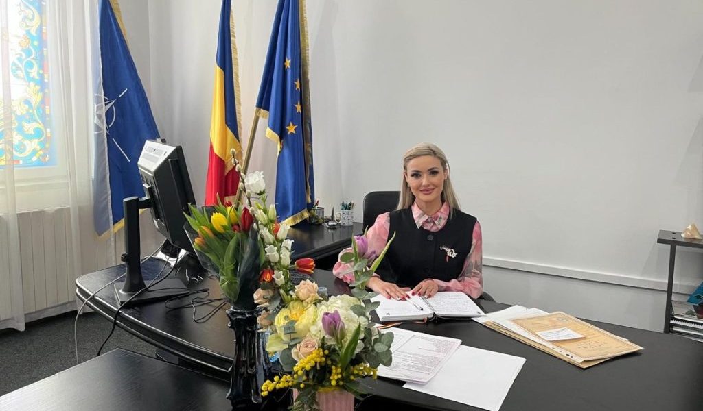 Oana Gheorghiu, noul viceprimar al Buzăului: „O responsabilitate majoră asumată cu seriozitate” Buzău, 2 martie 2026 – Oana Cătălina Gheorghiu, doctor în științe farmaceutice și lider al organizației de femei din cadrul PSD Buzău, a fost învestită astăzi în funcția de viceprimar al municipiului