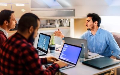 Oracle anunță disponibilizări masive pe fondul investițiilor în inteligența artificială Compania americană Oracle, gigant în domeniul tehnologiei, se pregătește să reducă mii de locuri de muncă, potrivit informațiilor confirmate de CNBC