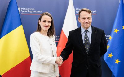 Oana Țoiu, la Varșovia: Discuții cu omologul polonez despre securitate și planuri de viitor Ministrul Afacerilor Externe, Oana Țoiu, a efectuat o vizită oficială în Polonia, unde s-a întâlnit cu omologul său, Radosław Sikorski