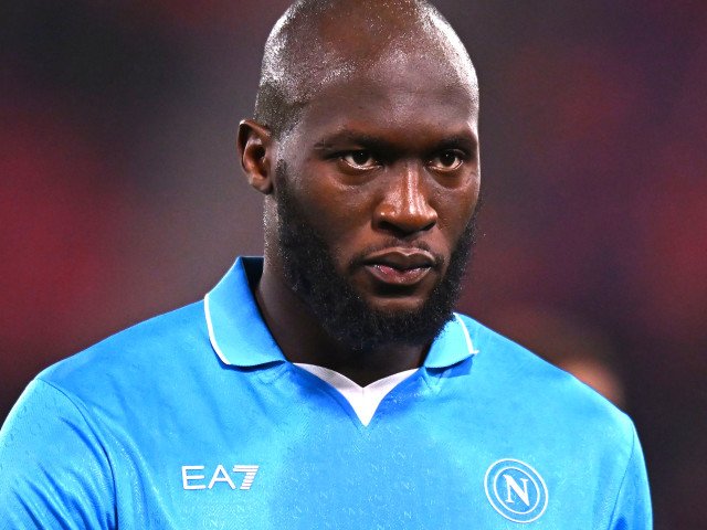 Lukaku, în conflict deschis cu Napoli: Clubul ia în calcul măsuri disciplinare Romelu Lukaku, atacantul belgian al lui Napoli, se află în centrul unui conflict major cu clubul italian