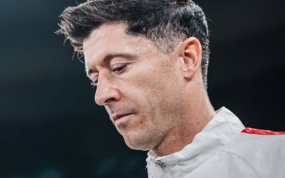 Lewandowski revine la antrenamente cu mască de protecție după accidentarea suferită Atacantul polonez Robert Lewandowski a revenit la antrenamentele echipei FC Barcelona, după ce a suferit o fractură la nivelul orbitei stângi