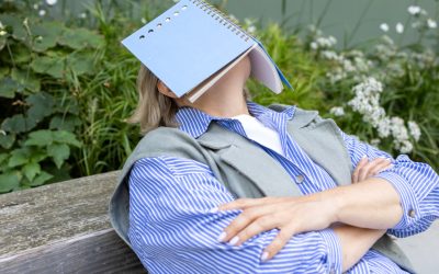 Astenia de primăvară: oboseala care vrea să ne spună ceva Odată cu creșterea temperaturilor și a duratei zilei, mulți români se confruntă cu o stare de oboseală inexplicabilă, asociată cu dificultăți de concentrare și iritabilitate