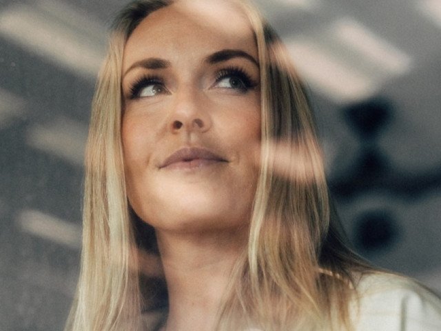 Lindsey Vonn revine la antrenamente, la 25 de zile după accidentarea gravă din Cortina d’Ampezzo Fosta schioare de performanță Lindsey Vonn, în vârstă de 41 de ani, a postat un videoclip pe Instagram în care apare antrenându-se, la mai puțin de o lună de la accidentarea suferită în timpul probei feminine de coborâre de la Cortina d’Ampezzo