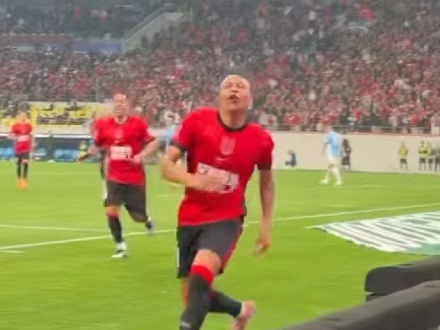 Campionatul ciudat de fotbal a început: 5 români, pe teren