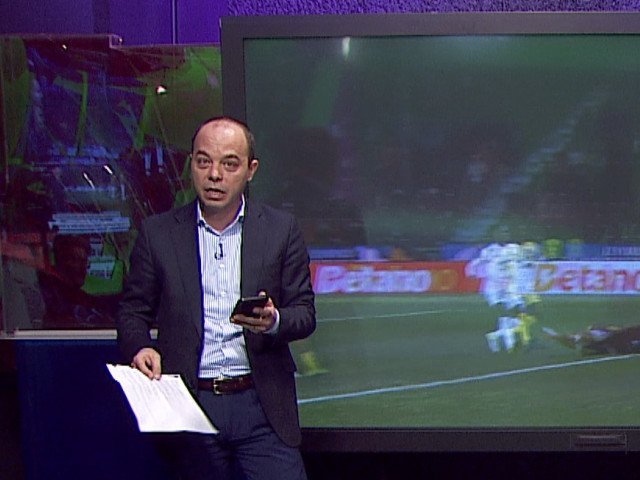 Vassaras dă publicității discuțiile VAR de la Farul – CFR Cluj Kyros Vassaras, președintele Comisiei Centrale a Arbitrilor (CCA), a decis să facă publice înregistrările audio ale discuțiilor din camera VAR la faza de penalty controversată din meciul Farul Constanța – CFR Cluj