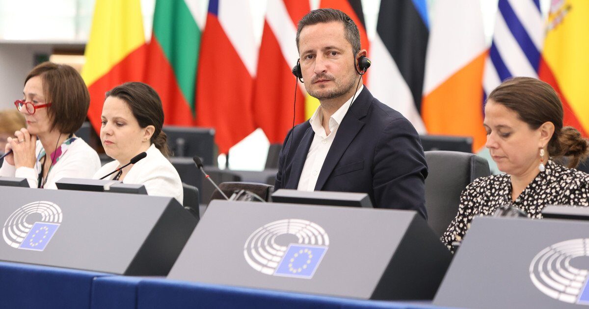 inteligența artificială și generațiile: un dialog despre viitorul digital Într-o discuție la emisiunea „Pașaport Diplomatic” de la Digi24, Nicu Ștefănuță, vicepreședinte al Parlamentului European, a abordat impactul inteligenței artificiale (IA) asupra societății și diferențele de percepție între generații